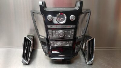 2009 Cadillac CTS-V OEM Radio Control Panel w/ Clock & Vents 25835206