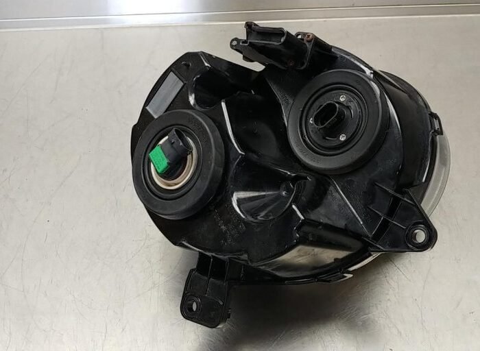 2003-2006 Chevrolet SSR OEM Left Driver Headlight Lamp 15110117