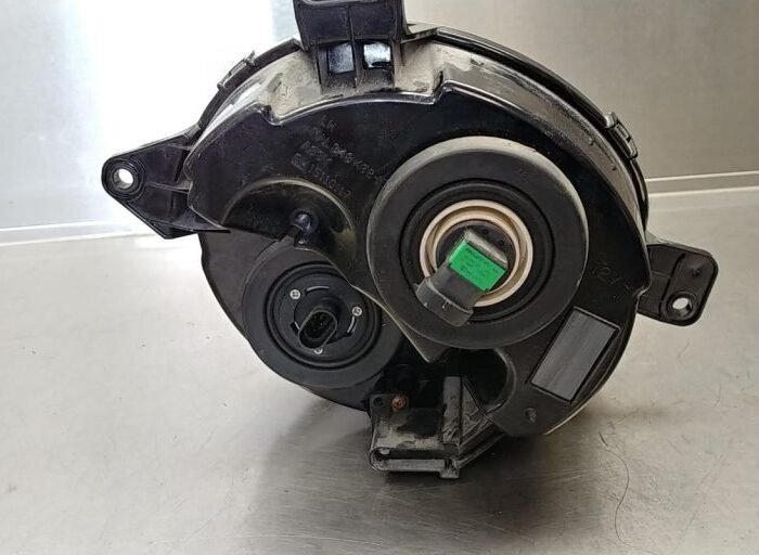 2003-2006 Chevrolet SSR OEM Left Driver Headlight Lamp 15110117