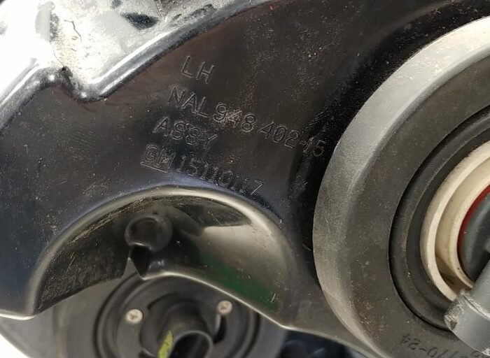 2003-2006 Chevrolet SSR OEM Left Driver Headlight Lamp 15110117